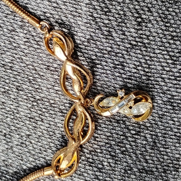 Vintage Jewelry - TRIFARI GOLD-TONE NECKLACE vintage jewelry